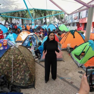 Alcaldesa Sandra Cuevas hace un llamado a Sheinbaum a solucionar tema de migrantes en plaza Giordano Bruno