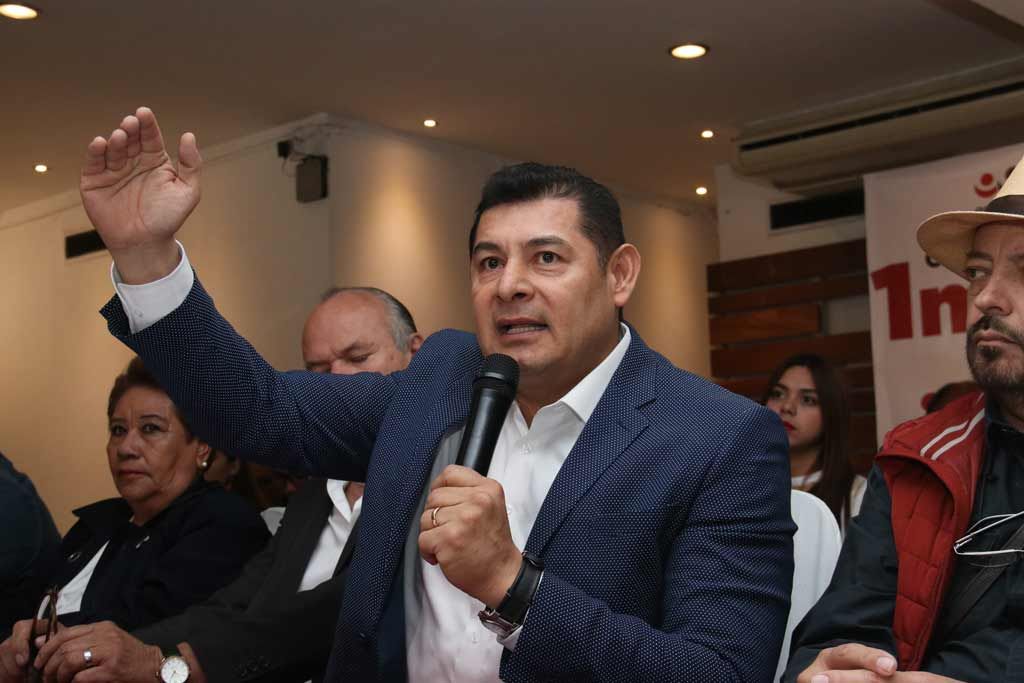 Alejandro Armenta con Morena va a la delantera en encuestas de Puebla