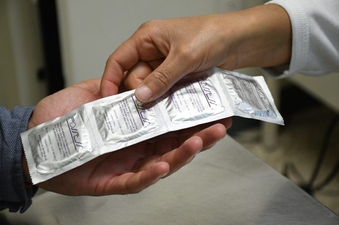 Promueve ISEM uso correcto del condón masculino para reducir riesgos de infección de transmisión sexual