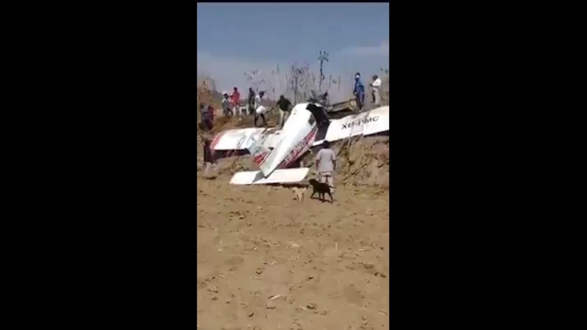 Dos heridos tras caída de avioneta en cerro de Puebla