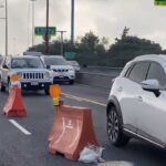 Docentes bloquean Av. Isabela la Católica, exigen pagos y derechos laborales