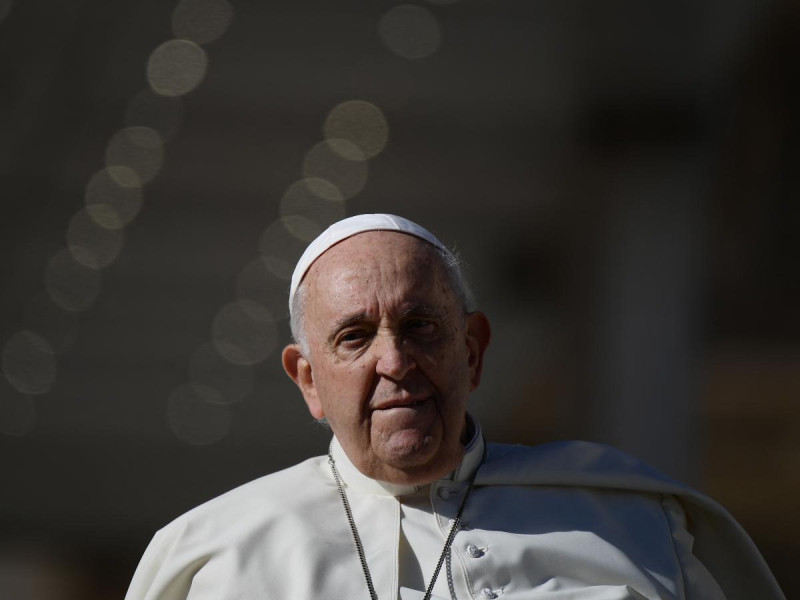 Papa Francisco destituye a obispo muy crítico de su papado; de esto lo acusó