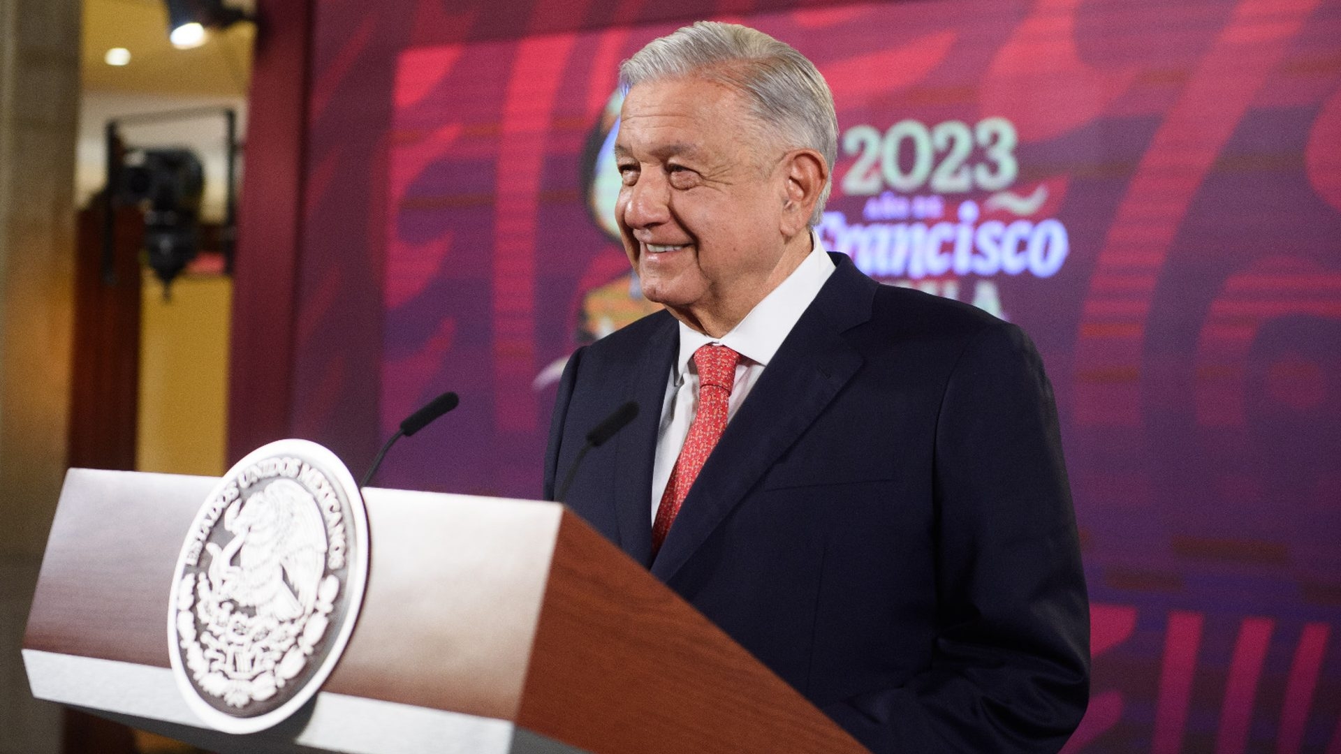 AMLO enviará dos iniciativas de reforma constitucional en materia laboral