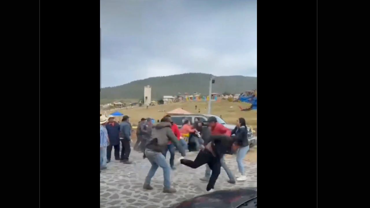 Comerciantes de La Marquesa agreden a jóvenes por reclamar su “cambio”