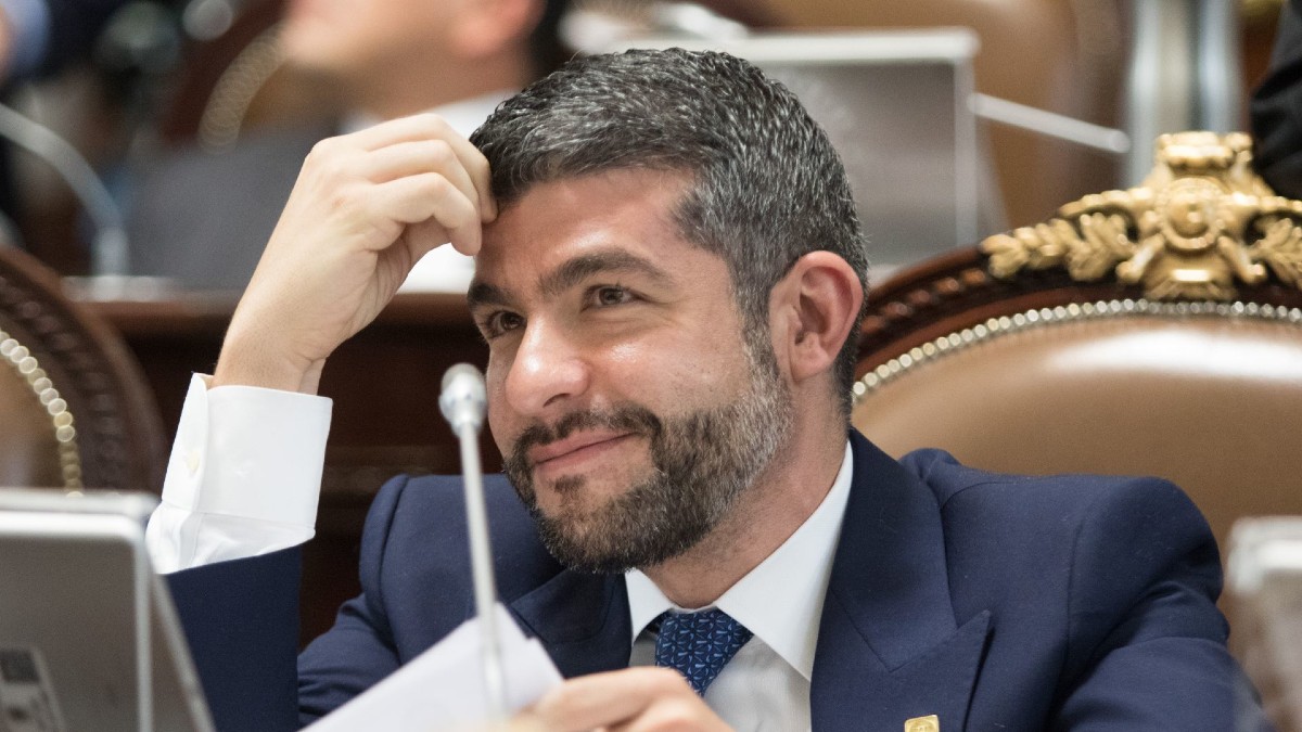 Tabe pide licencia temporal por 60 días para participar en proceso electoral