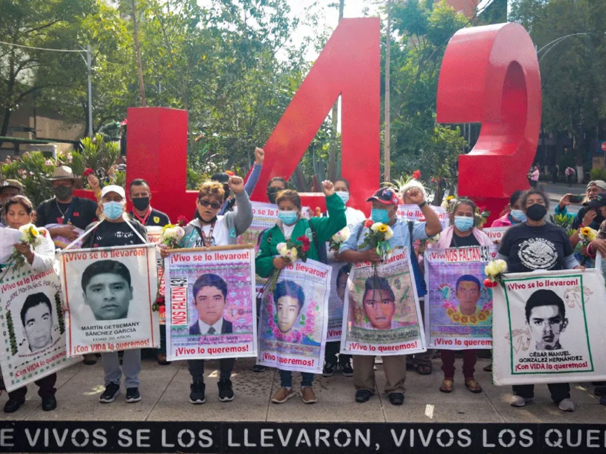 López Obrador insiste en reunión con padres de los 43 sin intermediarios; espera respuesta