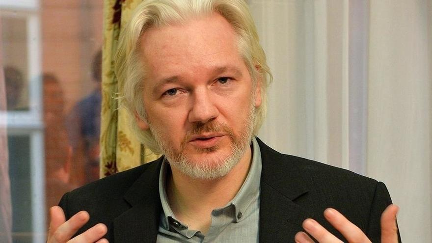 Julian Assange logra aplazar su extradición a EU; Justicia del Reino Unido pide garantías