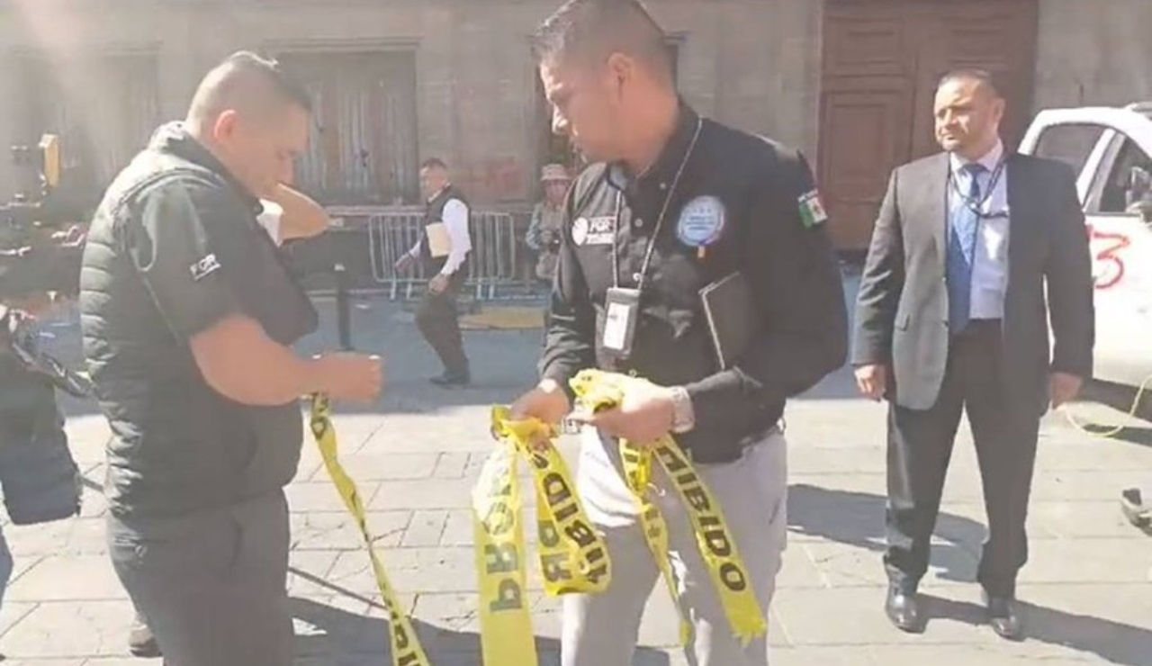 FGR acude a Palacio Nacional para indagar derribo de puerta