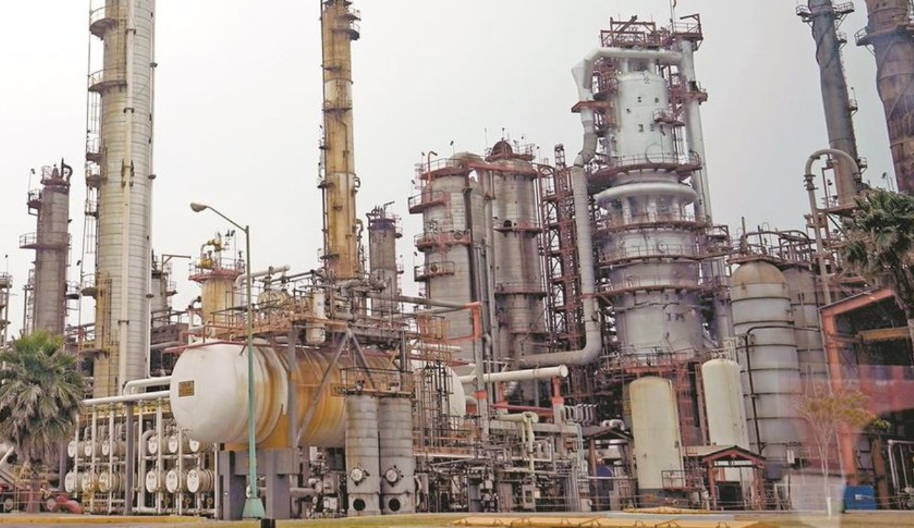 Gobierno de Samuel García clausura refinería de Cadereyta