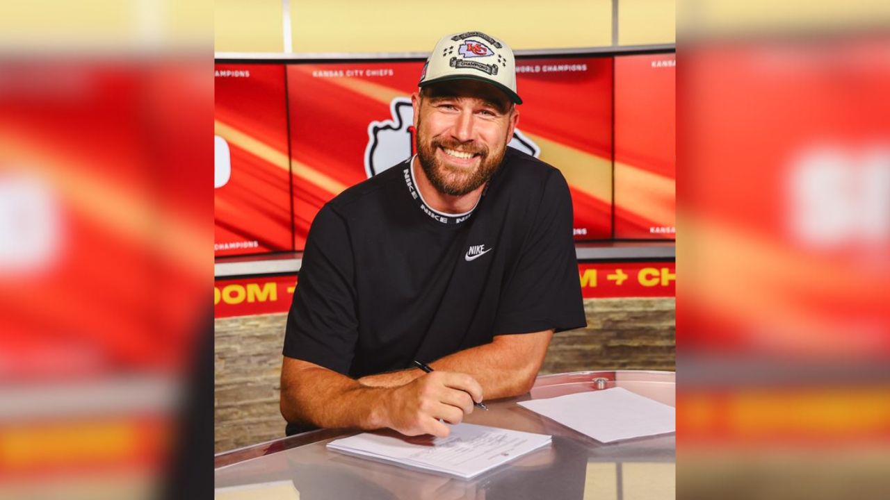 Travis Kelce, novio de Taylor Swift, extiende su contrato con Chiefs