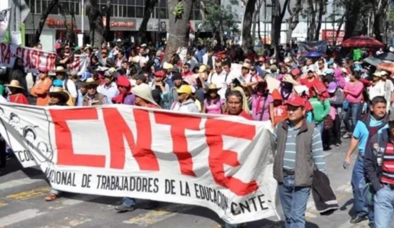 AMLO revela que CNTE le llama “fresa” por no tirar “Ley Zedillo” y “Ley Calderón” sobre pensiones