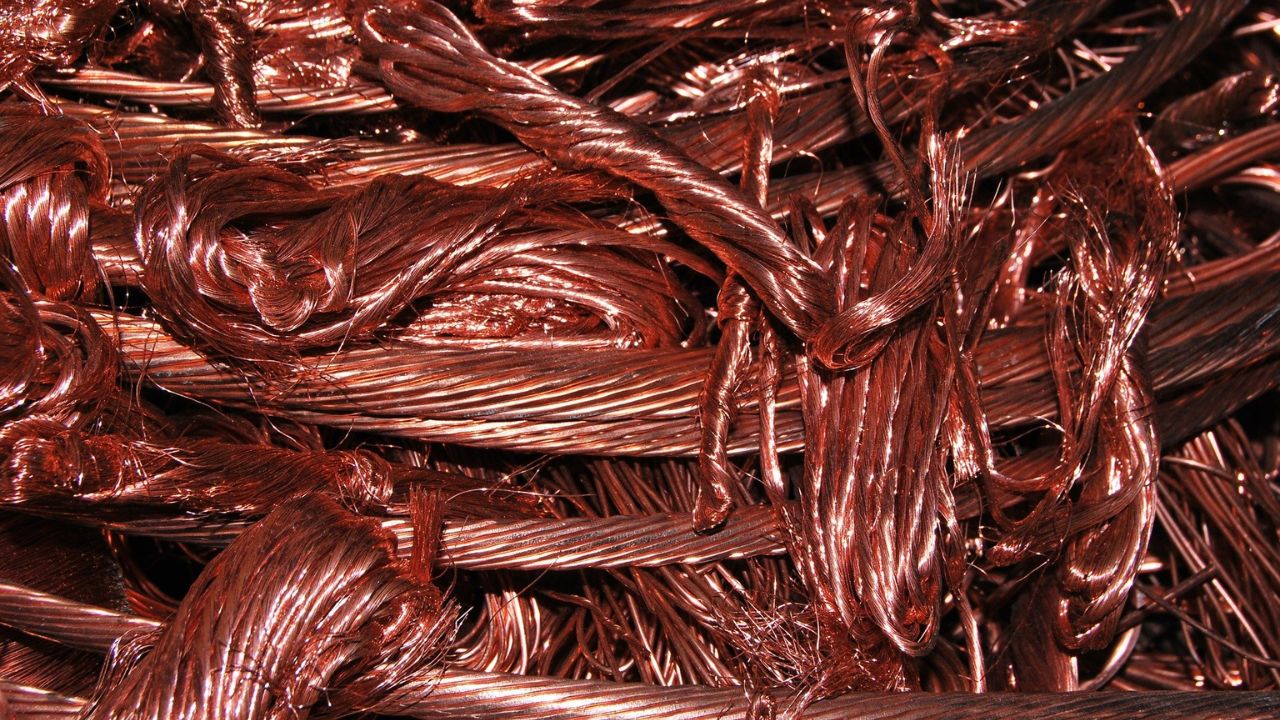 El cobre supera la barrera de los 10 mil dólares por primera vez en dos años