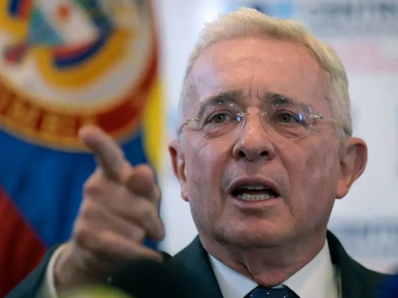 Fiscalía de Colombia acusa al expresidente Álvaro Uribe por soborno y fraude