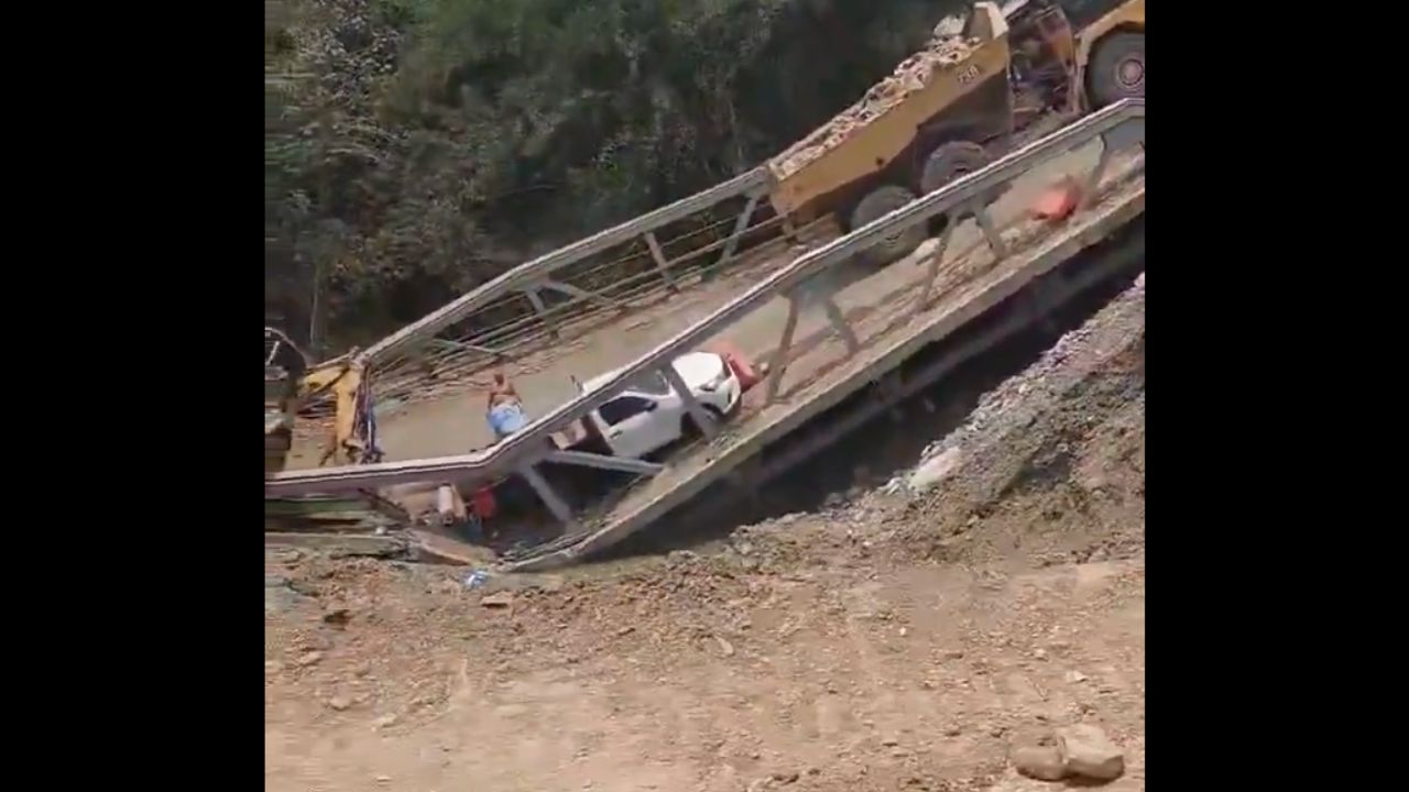 Colapso de puente vehicular en San Luis Potosí deja tres trabajadores heridos