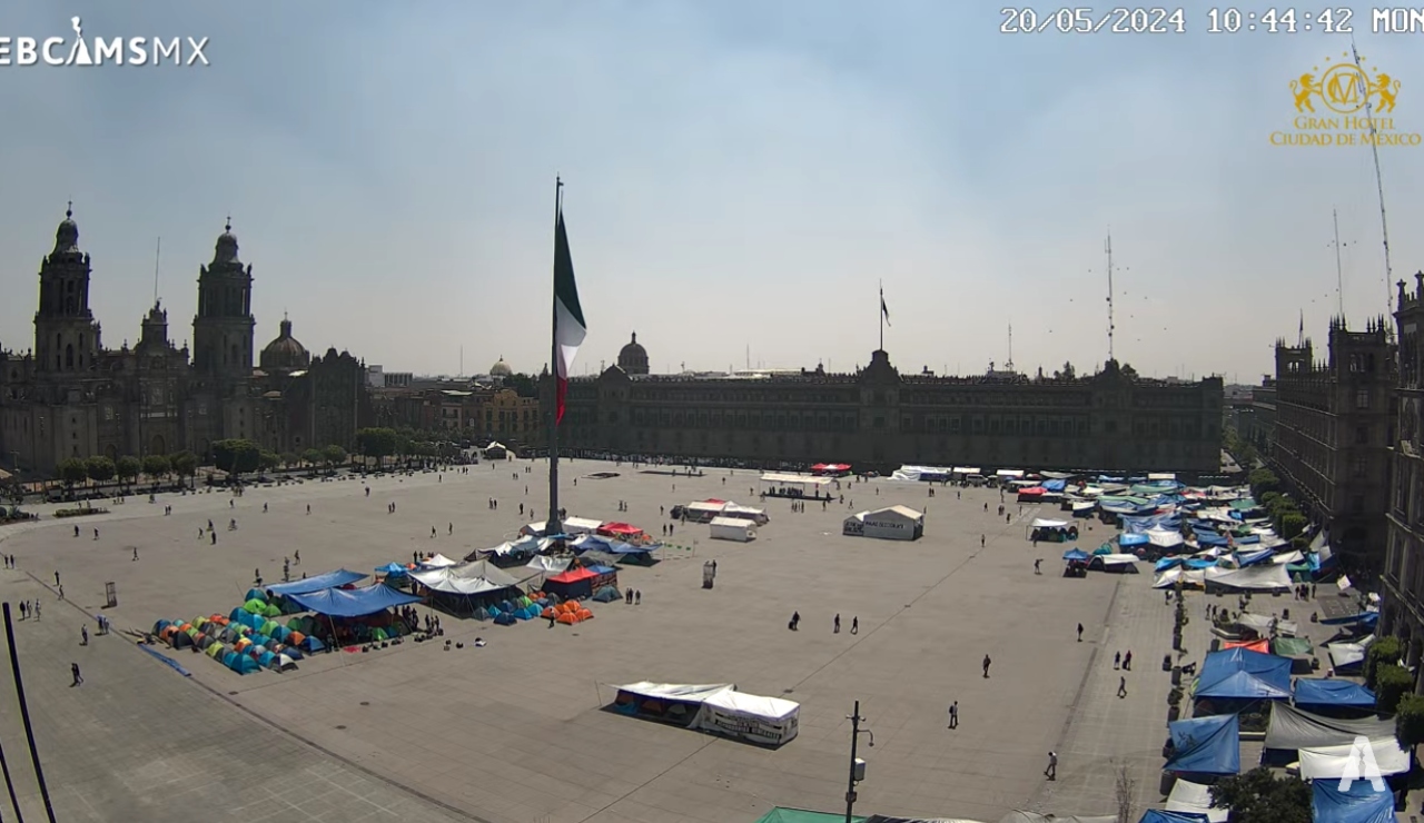 AMLO pide a CNTE quitar plantón en Zócalo antes de cierre de campaña de Sheinbaum