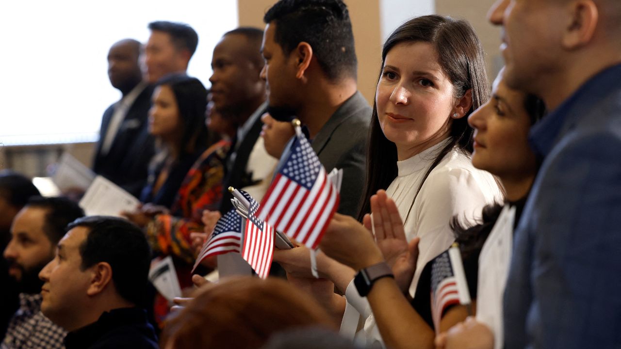 Biden anuncia ampliación de cobertura de salud a más de 100 mil “soñadores”