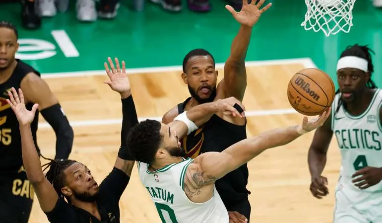 Jayson Tatum comanda victoria de los Celtics sobre Cleveland