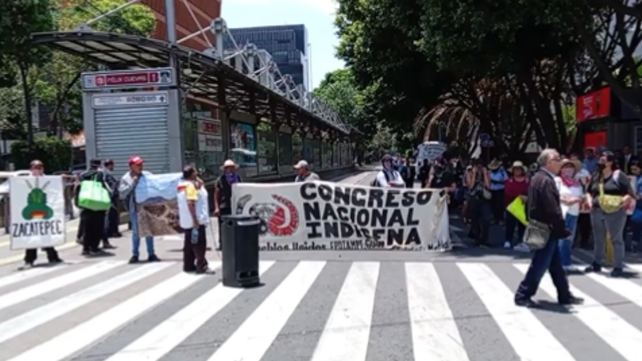 Habitantes de Puebla bloquean Insurgentes Sur: exigen cierre de vertedero clandestino