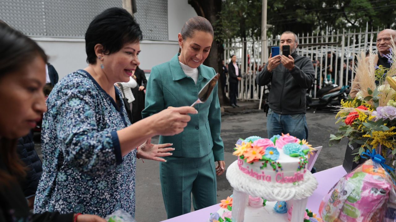 Sheinbaum celebra su cumpleaños 62 con vecinos de Iztapalapa