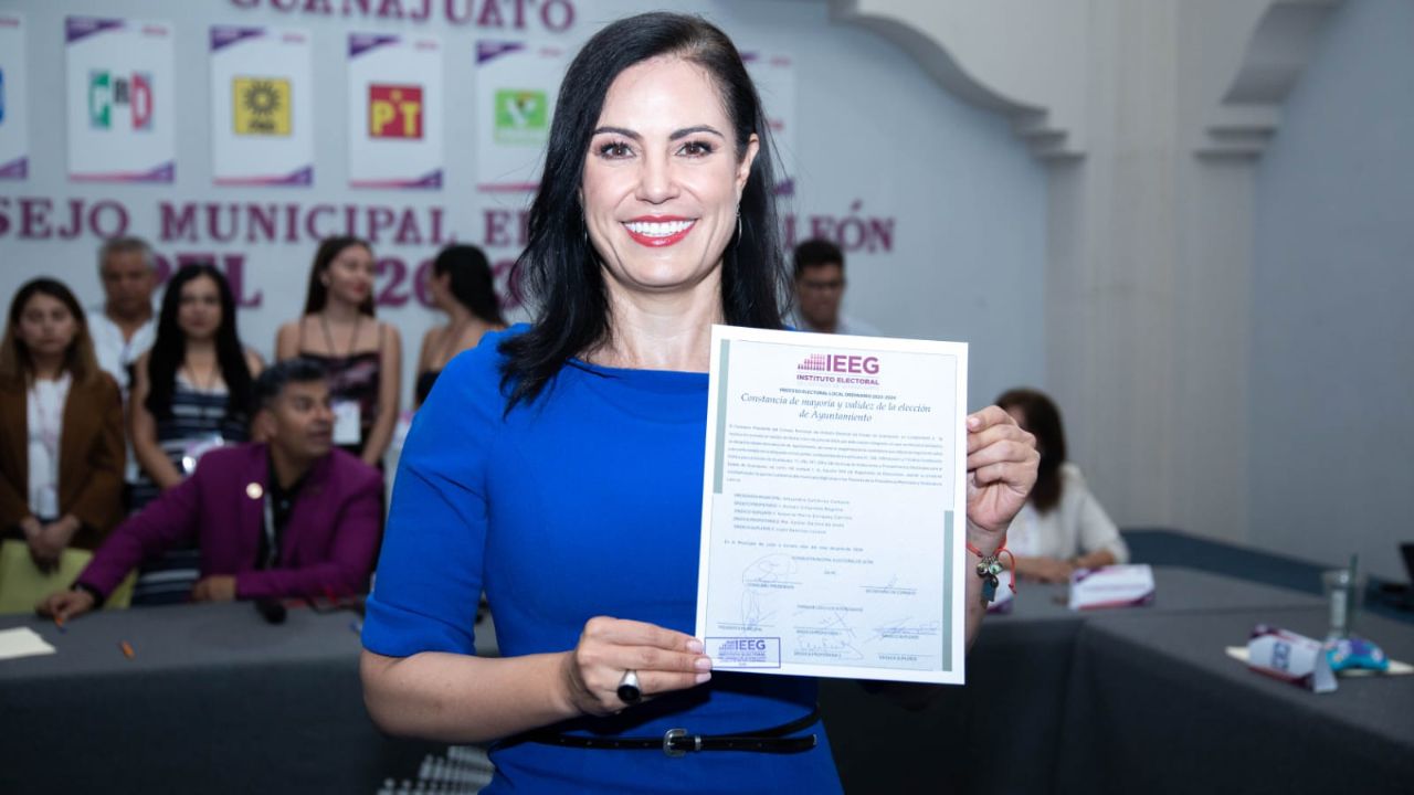 Alejandra Gutiérrez recibió su constancia como presidenta municipal electa de León