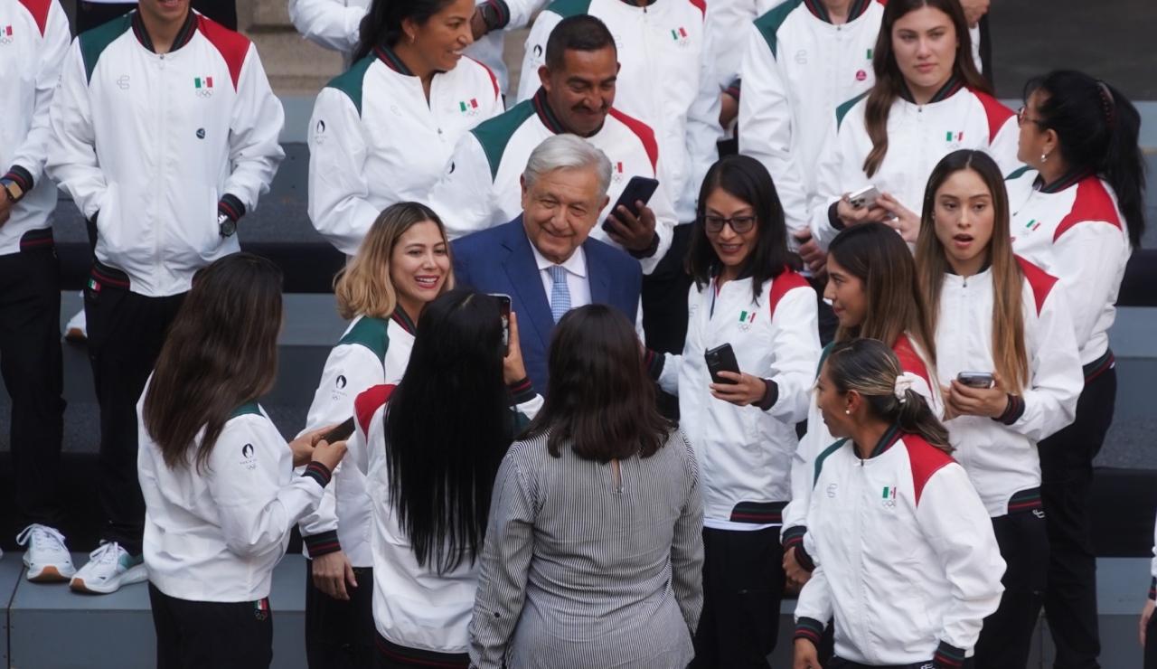 Promete AMLO “recompensa” a delegación de México que va a olímpicos de París