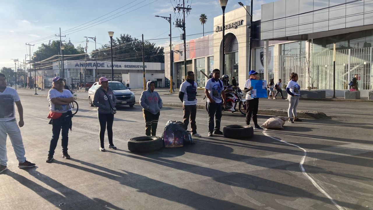 Manifestantes bloquean calzada Ermita Iztapalapa y la Viga