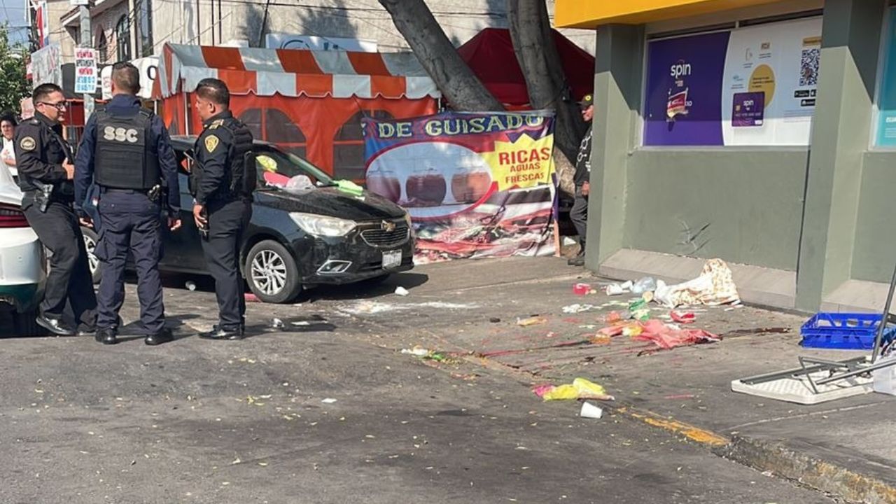 Conductor en estado de ebriedad choca contra puesto de tamales en Coyoacán