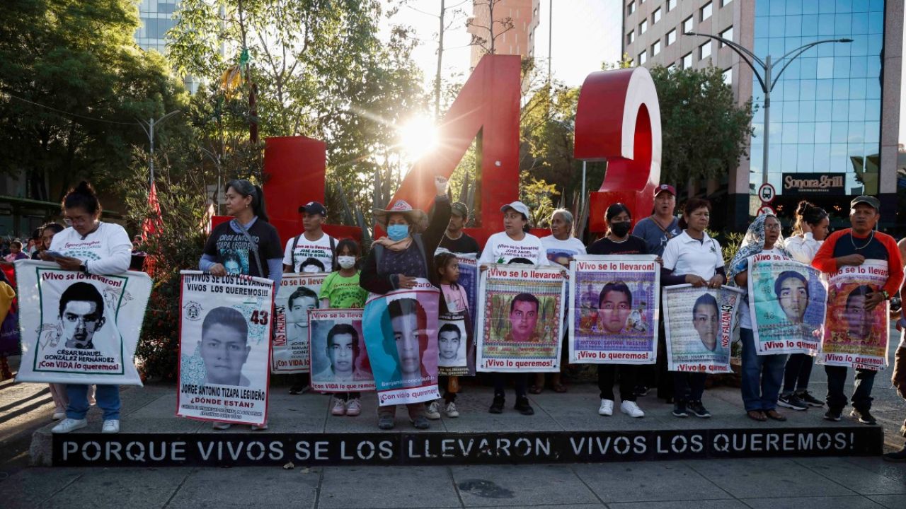 AMLO reitera que no tiene pruebas de intervención del Ejército en caso Ayotzinapa