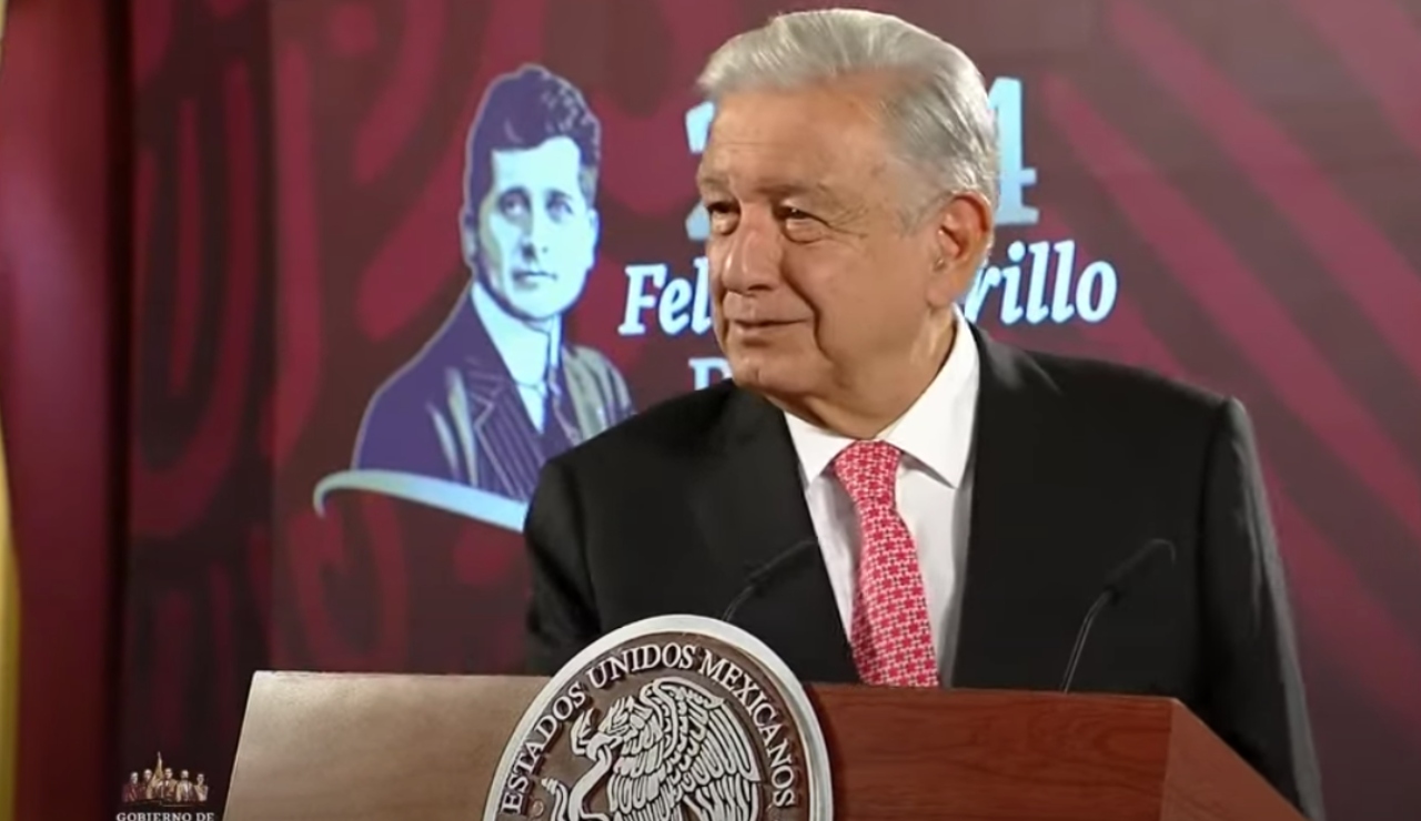 AMLO aplaude que juez revocara orden para nombrar a magistrados del TEPJF