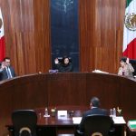 AMLO dice que recién egresados de Derecho son “un ángel” y con experiencia son “gánsteres“