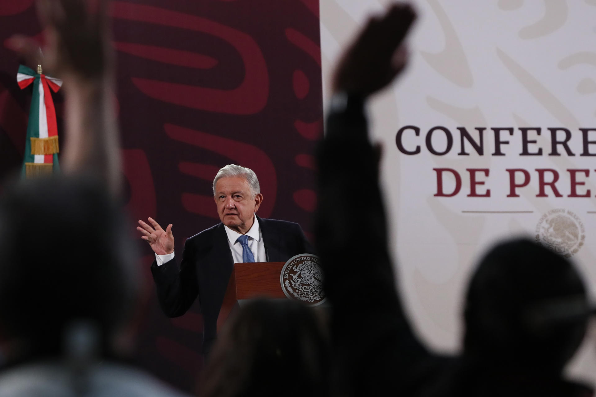 Relación con EU y Canadá continúa, pausa sólo es con embajadores: López Obrador