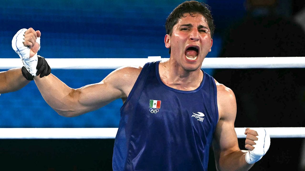 AMLO celebra a Marco Verde por pase a la final de boxeo en París-2024