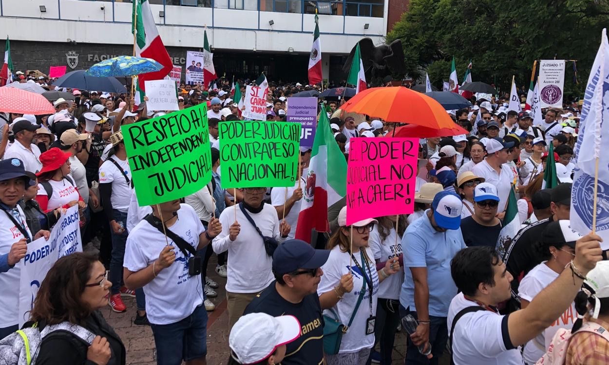 ‘Los están engañando’, López Obrador a alumnos de la UNAM por protesta a reforma judicial