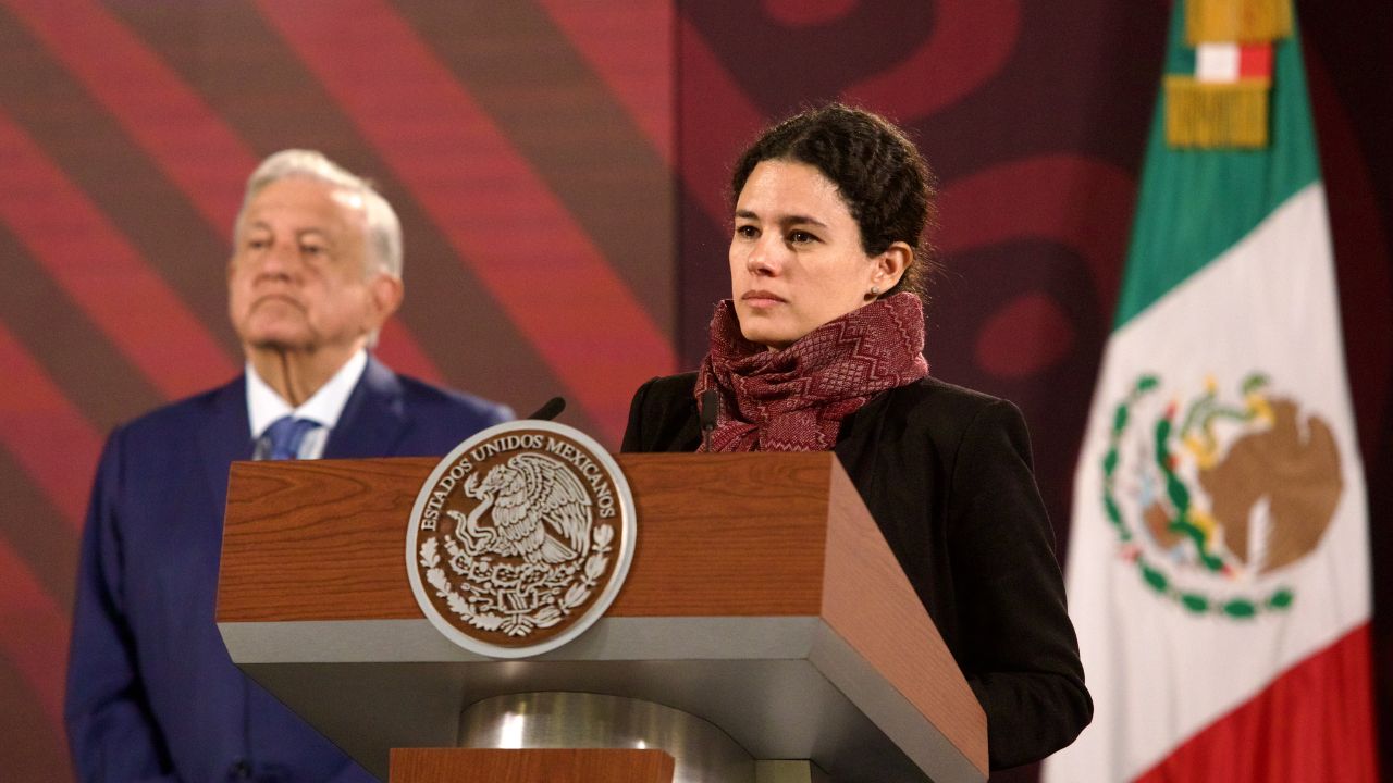 AMLO anticipa posible renuncia de Luisa María Alcalde