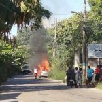 Mujer insulta y golpea a vigilante, todo porque no le abrió la puerta