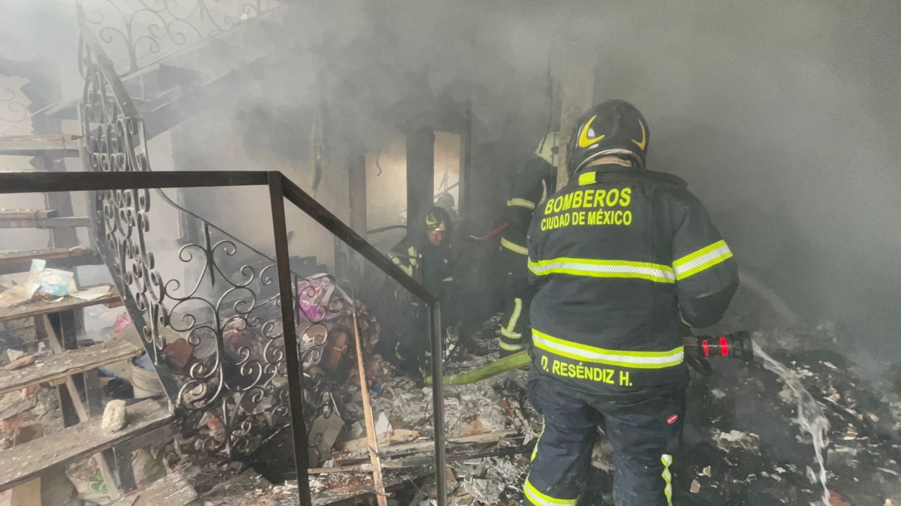 Salen de hospital 2 de los 6 heridos por explosión en vivienda de Coyoacán