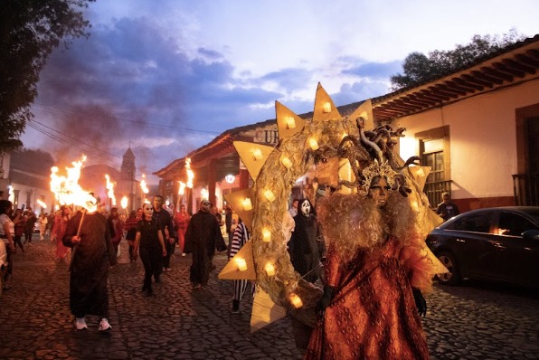 Pátzcuaro se transforma en un reino de fantasía con la Marcha de las Bestias en el Festival Feratum 2024