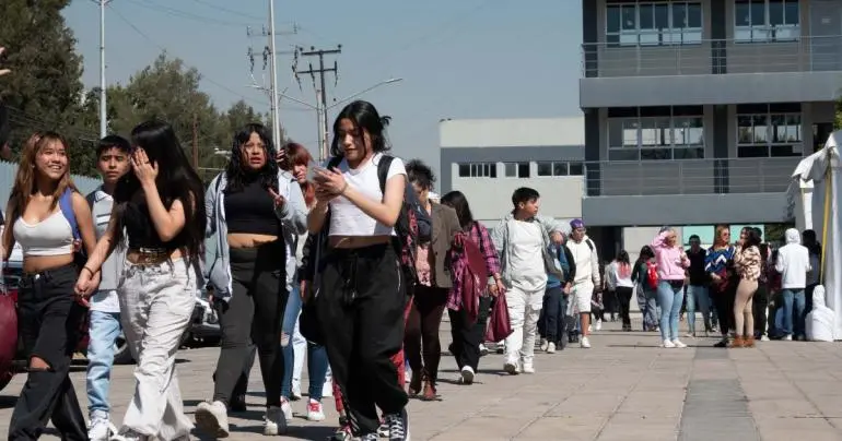 Firma Sheinbaum decreto para crear Universidad Rosario Castellanos fuera de CDMX