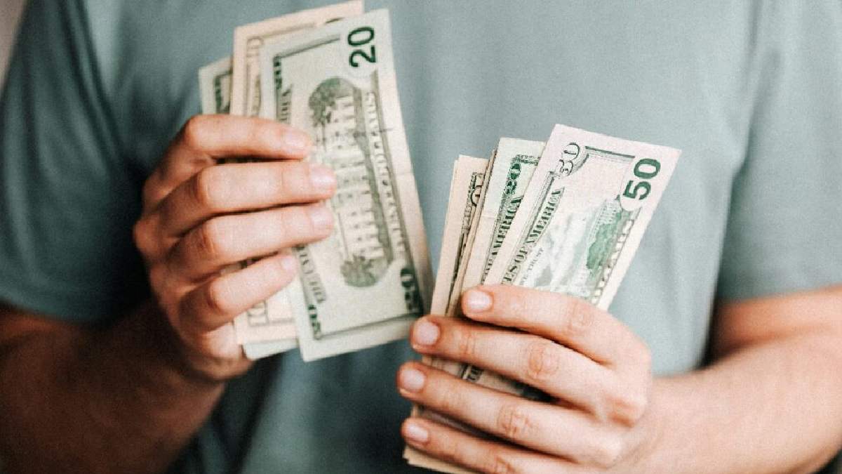 Se vende el Dólar en 19.35 pesos en bancos de la CDMX