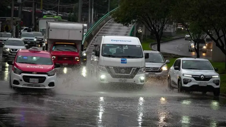 Monzón y canales de baja presión traerán lluvias intensas en varias regiones del país
