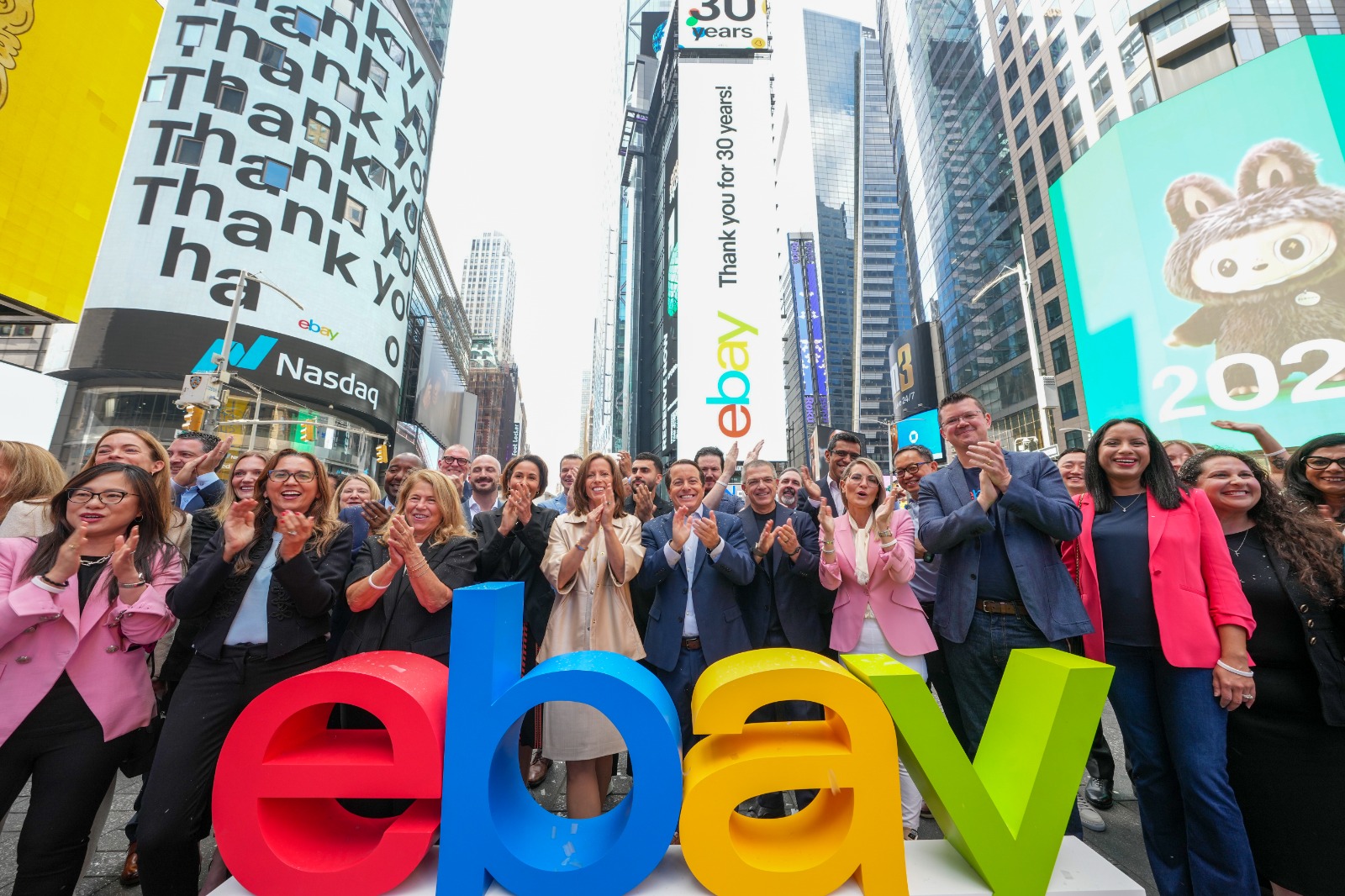 eBay celebra 30 años de innovación: de ícono cultural a plataforma impulsada por inteligencia artificial