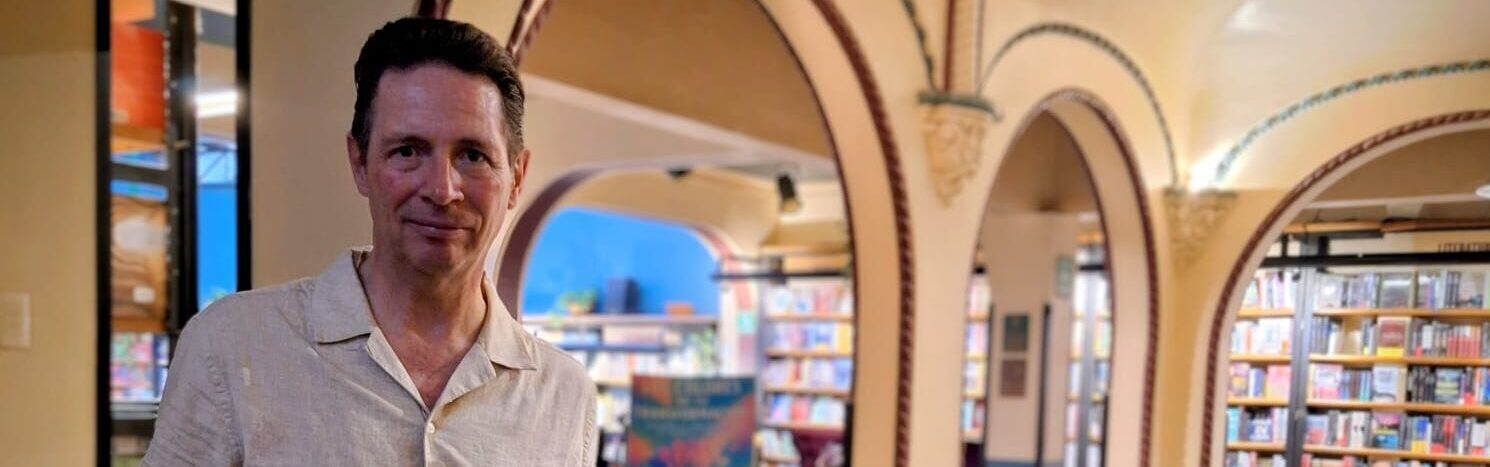 Travis Arias presentará Los colores de tu transformación en la FIL de Guadalajara